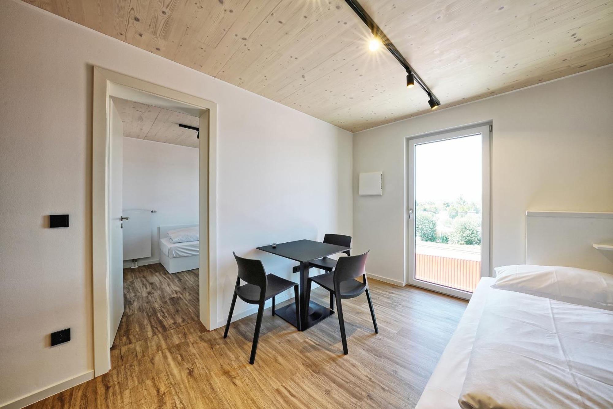 Апарт отель Timber One Boardinghouse Дорфен Экстерьер фото