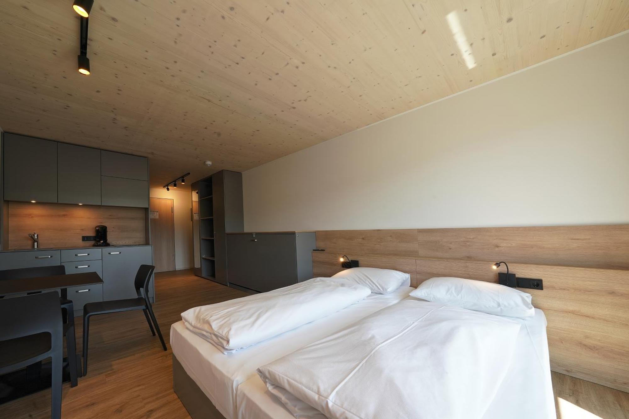 Апарт отель Timber One Boardinghouse Дорфен Экстерьер фото